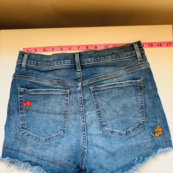 Express Jean shorts with embroidery  size 4 - Picture 2 of 14